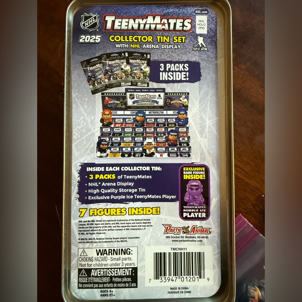 TeenyMates Collectible Figures Set and Tin - Picture 5 of 5